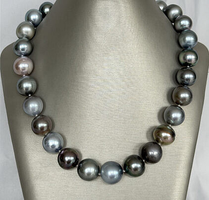 43384 15mm x 17mm Tahitian Necklace A IMG_0984