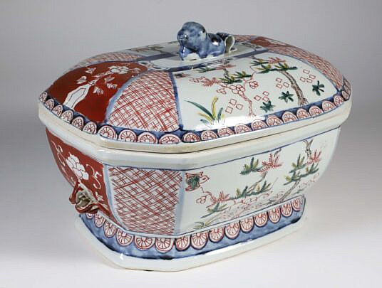 Chinese Export Soup Tureen, 19th Century, Ming Dynasty