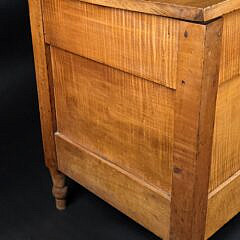 Antique American Tiger Maple Sheraton Sugar Chest Storage Trunk, 19th century