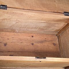 Antique American Tiger Maple Sheraton Sugar Chest Storage Trunk, 19th century
