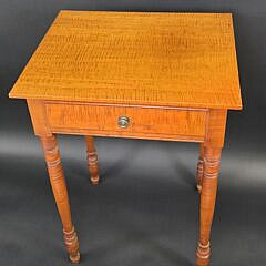 Eldred Wheeler Tiger Maple Sheraton Style One Drawer Night Stand Work Table, 20th century