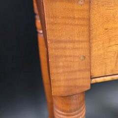 Eldred Wheeler Tiger Maple Sheraton Style One Drawer Night Stand Work Table, 20th century
