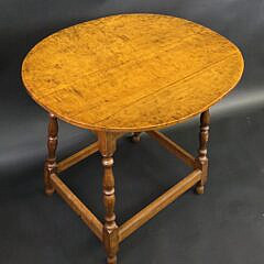Antique American Bench Made Birdseye Maple Oval Tavern Table