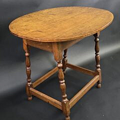 Antique American Bench Made Birdseye Maple Oval Tavern Table