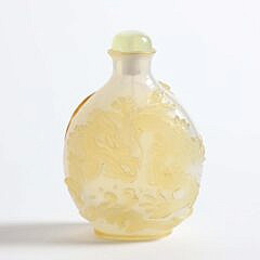 Chinese Pale Yellow Overlay Glass “Dragon & Peach” Snuff Bottle, Qing Dynasty