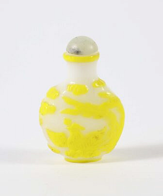 12-5712 Chinese Yellow Overlay Glass Pheonix Snuff Bottle A 9814_2 JPG