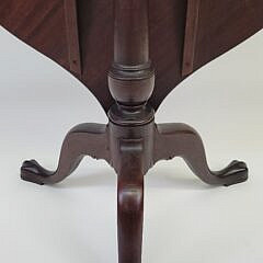 Fine Period Antique Massachusetts Chippendale Tilt Top Tea Table