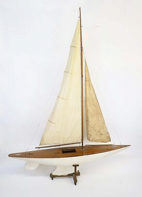 Vintage White Hull Pond Model with Rigging