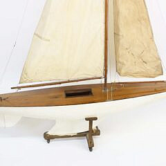 Vintage White Hull Pond Model with Rigging