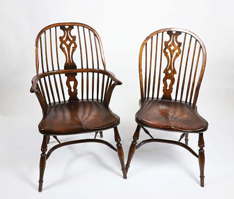 Set of 8 English Oak Bow Back Windsor Dining Chairs