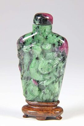 Chinese Amethyst in Green Matrix Snuff Bottle, Qing Dynasty