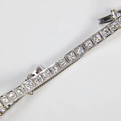 3-5720 Platinum 40 Brilliant Diamonds Line Bracelet A IMG_9977