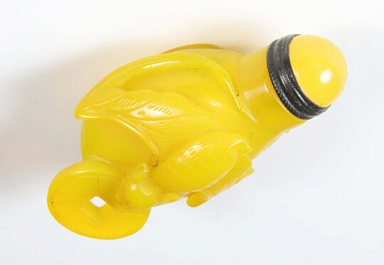 Chinese Yellow Glass "Bat & Coin" Snuff Bottle, Qing Dynasty