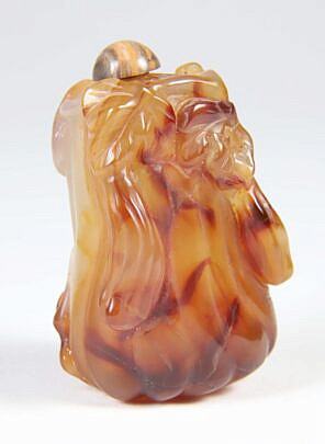 Chinese Carved Agate "Gourd" Snuff Bottle, Qing Dynasty