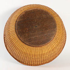 Fine Large Captain Thomas James Double Heart Handle Nantucket Basket