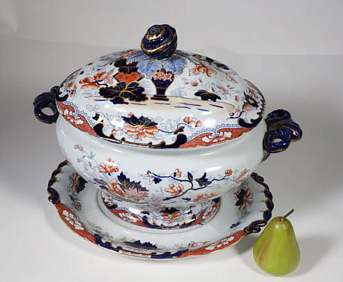 Georgian-Era "Tonquin China" Ironstone Covered Tureen and Underplate, 19th Century