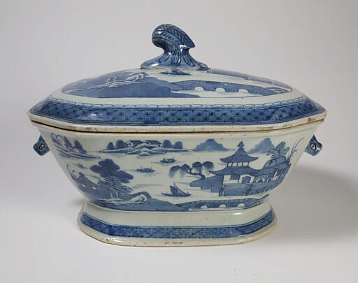 Canton Covered Soup Tureen, 19th Century