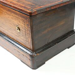 Etouffoirs en Acier Soit A Spiraux Drum and Bell Music Box, 19th Century