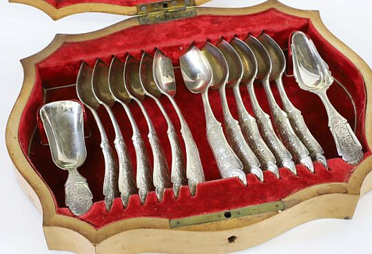 Hendrik Andreas Schuss Boxed Set of Engraved Silver Ice Cream Spoons and Scoops, circa 1860 Amsterdam