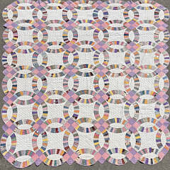 Vintage American Double Wedding Ring Patchwork Quilt circa 1930s