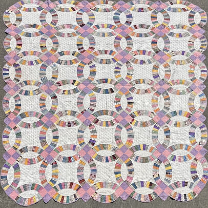 Vintage American Double Wedding Ring Patchwork Quilt circa 1930s