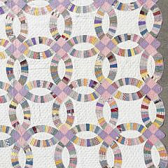 Vintage American Double Wedding Ring Patchwork Quilt circa 1930s