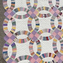 Vintage American Double Wedding Ring Patchwork Quilt circa 1930s