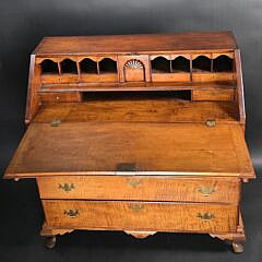 Antique American Queen Anne Tiger Maple Slant Front Desk, 18th century