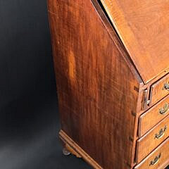 Antique American Queen Anne Tiger Maple Slant Front Desk, 18th century