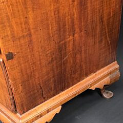Antique American Queen Anne Tiger Maple Slant Front Desk, 18th century