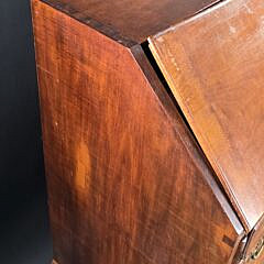 Antique American Queen Anne Tiger Maple Slant Front Desk, 18th century