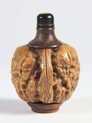 Chinese Polished Walnut Shell Snuff Bottle, Qing Dynasty
