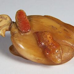 Carved Amber "Huasheng" (Peanuts) Snuff Bottle, Qing Dynasty