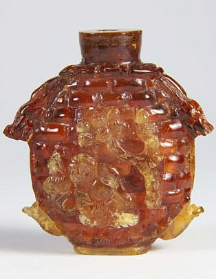 Carved Amber "Hotei and Shoulao" Snuff Bottle, Qing Dynasty
