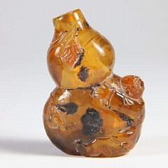 Carved Amber "Calabash and Boy" Snuff Bottle, Qing Dynasty