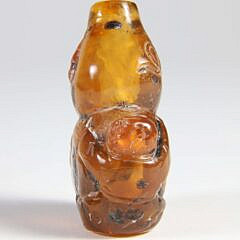 Carved Amber “Calabash and Boy” Snuff Bottle, Qing Dynasty