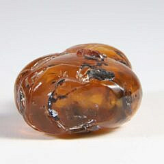 Carved Amber “Calabash and Boy” Snuff Bottle, Qing Dynasty