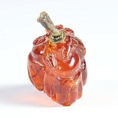 Carved Amber “Buddha’s Hand Citron” Snuff Bottle, Qing Dynasty