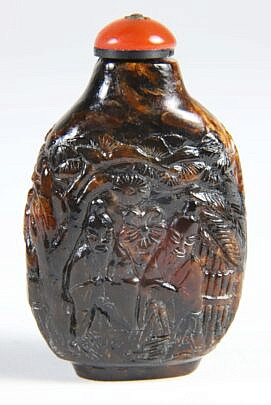 Carved Amber "Three Immortals" Snuff Bottle, Qing Dynasty