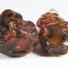 Two Amber “Lingzhi” Snuff Bottles, Qing Dynasty
