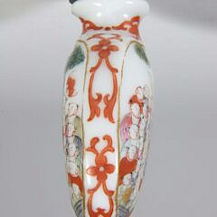 Enamelled Porcelain “Hundred Boys” Snuff Bottle, Qing Dynasty