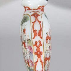 Enamelled Porcelain “Hundred Boys” Snuff Bottle, Qing Dynasty
