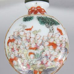 Enameled Porcelain "Hundred Boys" Snuff Bottle, Qing Dynasty