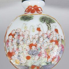 Enamelled Porcelain “Hundred Boys” Snuff Bottle, Qing Dynasty