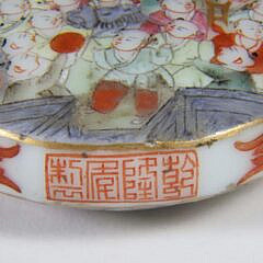 Enamelled Porcelain “Hundred Boys” Snuff Bottle, Qing Dynasty