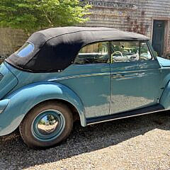 1962 Volkswagen “Beetle Cabriolet” in Gulf Blue