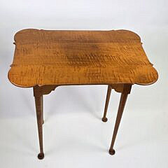 Eldred Wheeler Queen Anne Style Tiger Maple Porringer Top Tavern Table