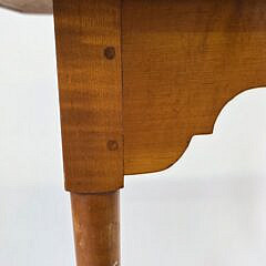 Eldred Wheeler Queen Anne Style Tiger Maple Porringer Top Tavern Table