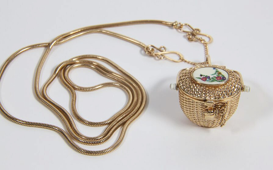 August 22 Auction Featuring Diana Kim England Gold Basket ~ Preview Aug 20 & 21
