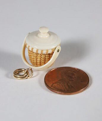 Nap Plank Miniature Round Swing Handle Nantucket Basket Pendant